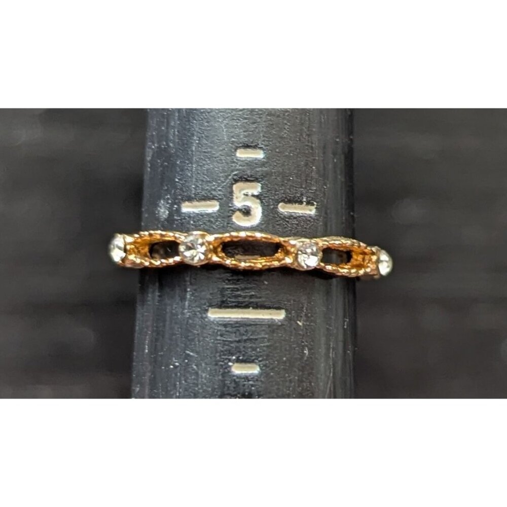 Vintage GoldTone Open Link Band Ring With Clear Rhinestone Accents Size 5.25‎